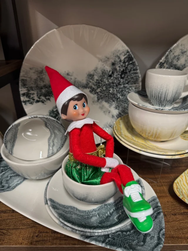 ☕️ Looks like Greta found herself a steep seat today.
Don’t worry — she’s not spilling the tea… just sipping it in style with @Churchill_1975. 😌
📲 Want tabletop this cute? Contact us!