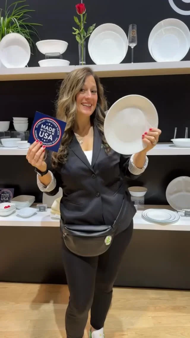 American-made durability never goes out of style. 🇺🇸✨
@corelledining combines iconic design with lightweight strength that holds up in busy kitchens and dining rooms alike.

📩 Let’s connect to explore Corelle — available through @anchorhockingfoodservice.