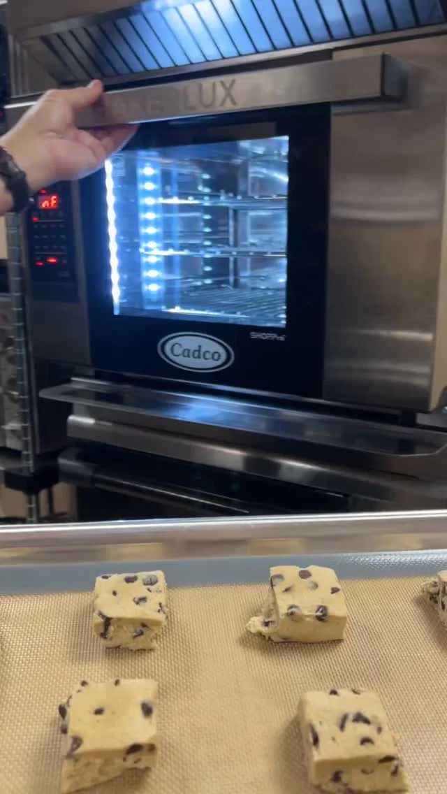 Proof that the @cadco_ltd Bakerlux is good for business… and morale 🍪🔥

Because when the oven is baking cookies, suddenly everyone is on time for the meeting 😂 Perfect for kitchens, cafés, schools, and anyone who wants high-quality baking results without the guesswork.

👀 I spy @tablecraft_fs working behind the scenes.
🍪 Ready to see how it bakes? DM us for a hands-on demo (and yes… cookies too)!