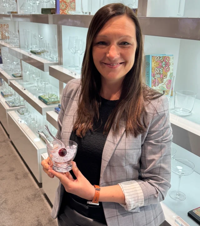 When the glassware hits just right 🍸
@hospitalitybrands knows that presentation matters — from first glance to final sip. Timeless style, built for real service.

💬 Let’s talk glassware options for your space.