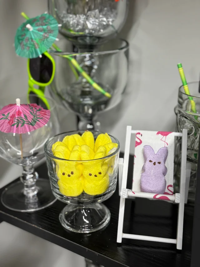 Under the umbrella… a new level of chill is unlocked 🐣🏖️
The Peeps have mastered the art of laid-back presentation 🍸✨

Clean glass. Easy style. Everything just… works—thanks to @anchorhockingfoodservice glassware 😌 

Ready to elevate your glassware setup? DM us and let’s explore what fits your space.