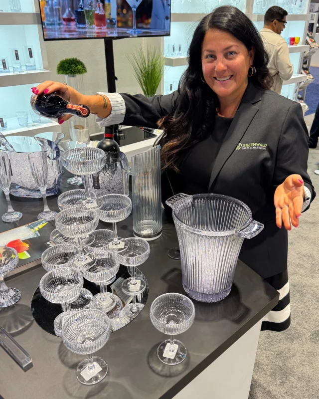 Serving looks AND durability? We love a multitasker 👀🔥

The BOLD collection from Hospitality Brands brings that high-end feel with unbreakable polycarbonate construction. Translation: it can take a hit and still show up looking polished. Your guests notice the style, your team appreciates the durability.

DM us to learn more about BOLD by @hospitalitybrands