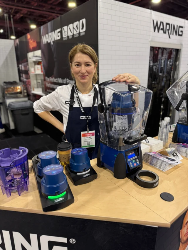 Just Chef Julia hanging out with the @waringproducts Ellipse… casually. 😎
Built with top-down blending technology and capable of blending smoothies in as little as 8 seconds, the Ellipse is ready to keep up with the fast pace of foodservice. ⚡🍓

Contact us to learn more! 💚