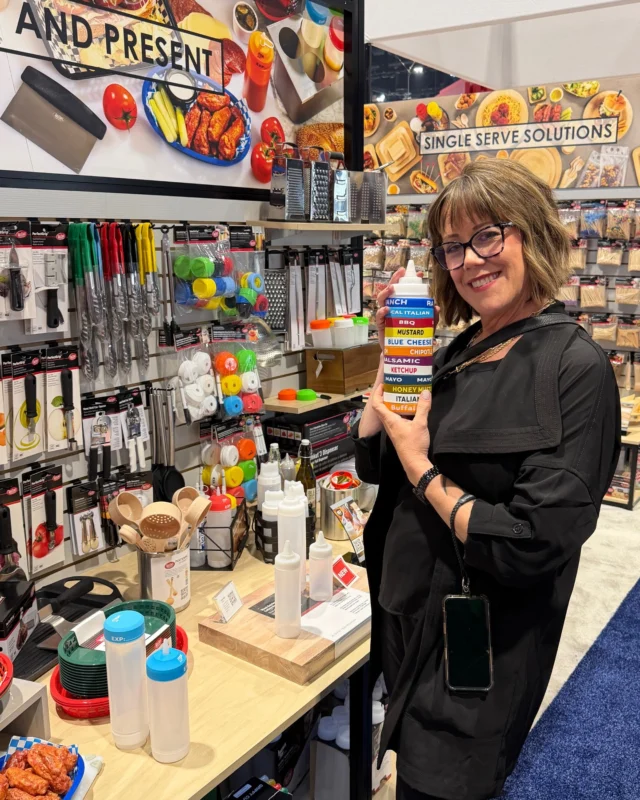 Squeeze bottle bands deserve more credit. 👏
The accessories you didn't know you needed... until you couldn't imagine your kitchen without them.

Sometimes it's the smallest tools that keep service running the smoothest.

💙 Which kitchen accessory is your MVP? Tell us below, then let's connect to explore more solutions from @tablecraft_fs.